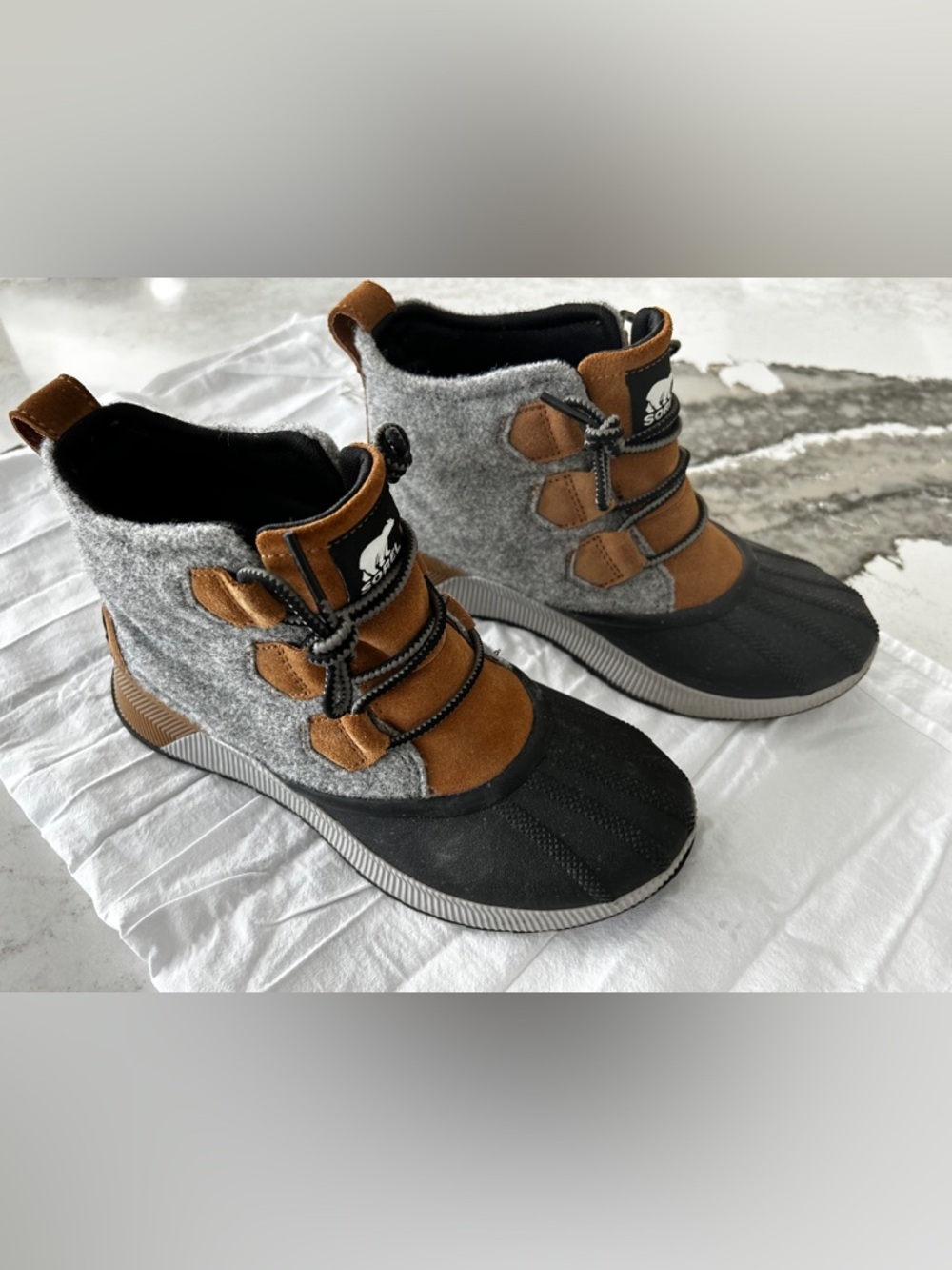 Women’s Winter Sorel Boot in Gray and Brown